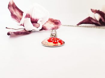 pendentif rond décoré avec un papier washi japonais rose