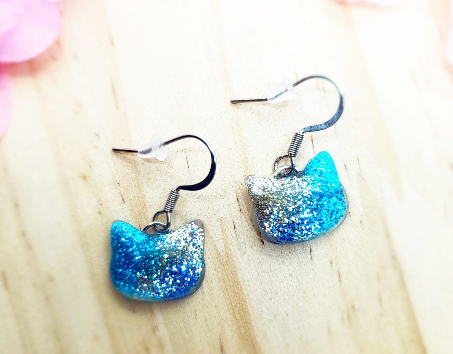Boucles d'oreille kawaii chat bleue et argent
